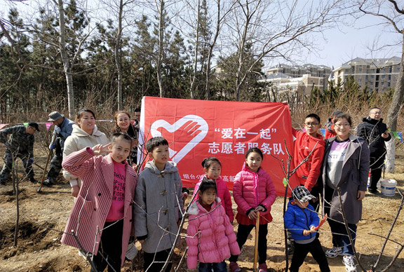 当雷锋月和植树节相遇——相约春天，播种绿色，志愿精神薪火传